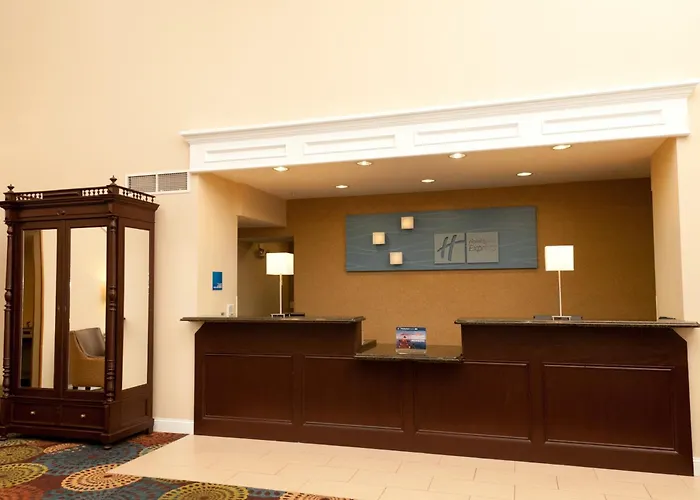 Holiday Inn Express Hotel & Suites Bloomington-Normal University Area By Ihg